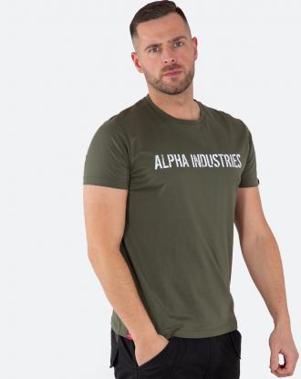 Ένα must have t-shirt που δεν πρέπει να λείπει από καμία ανδρική γκαρνταρόμπα. Αυτό το t-shirt με την υπογραφή της Alpha Industries είναι κατασκευασμένο από απαλό βαμβακερό ύφασμα, με στρογγυλή λαιμόκοψη και κοντά μανίκια. Ολοκληρώνεται με το λογότυπο στο μπροστινό μέρος δίνοντας μοναδικό στυλ. Πληροφορίες • Σύνθεση: 100% βαμβάκι • Κανονική εφαρμογή • Στρογγυλή λαιμόκοψη • Κοντά μανίκια Extra Λεπτομέρειες • Λογότυπο Alpha Intustries • Χρώμα: Χακί
