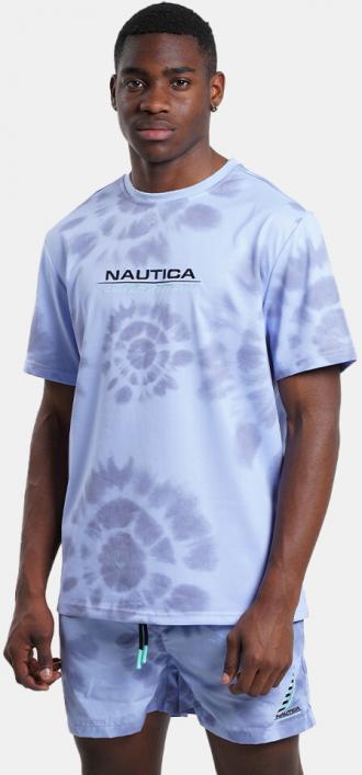 Προσθέστε ένα κομψό t-shirt με ξεχωριστό σχέδιο και χρώμα στη συλλογή σου. Το T-Shirt Gourami  διαθέτει κεντημένο λογότυπο Nautica Competition στο στήθος και μεγάλο γραφικό τύπωμα στην πλάτη.     Πληροφορίες • Σύνθεση: 100% πολυεστέρας • Κανονική εφαρμογή • Στρογγυλή λαιμόκοψη      Extra Λεπτομέρειες • Σχέδιο σε όλη την επιφάνεια • Κεντημένο σχέδιο Nautica Competition μπροστά • Τυπωμένο σχέδιο στην πλάτη • Χρώμα: Μωβ