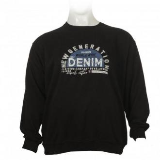 Μπλούζα φούτερ τρίκλωνη με ανάγλυφη στάμπα .Κατασκευασμένη από 100% βαμβακερό τρίκλωνο πενιέ ύφασμα,αυτή η μπλούζα υπόσχεται ότι δεν θα σε απογοητεύσει ακόμα και τους πιο κρύους μήνες του χειμώνα,φροντίζοντας να σε κρατάει ζεστό και ταυτόχρονα ευπαρουσίαστο.Μία επιλογή με πολύ μεγάλο εύρος συνδυασμών που καλύπτει από παντελόνια φόρμας και μιλιτέρ σαλβάρια μέχρι τζιν και casual καπαρτινέ παντελόνια.Αυτός είναι άλλωστε και ο λόγος που οι τρίκλωνες μπούζες αποτελούν αναπόσπαστο κομμάτι κάθε χειμερινής γκαρνταρόμπας για ένα χαλαρό και άνετο look. Το τρίκλωνο βαμβακερό ύφασμα κατέχει την πρώτη θέση στην σειρά κατάταξης των βαμβακερών casual υφασμάτων και ιδιαίτερα στον τομέα των φούτερ υφασμάτων.Χαρακτηρίζεται από το στρωτό και μαλακό στην αφή φινίρισμα του αλλά και από την αντοχή στον αποχρωματισμό και το γάριασμα.Το χνουδωτό και μαλακό εσωτερικό του,δίνει μια ξεχωριστή αίσθηση θαλπωρής τους κρύους μήνες του χρόνου,καθιστώντας το ένα από τα πιο αγαπημένα υφάσματα στο κοινό.