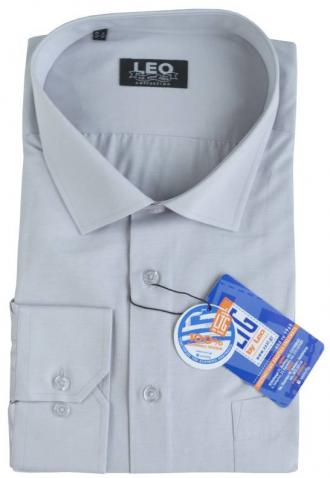 Μονόχρωμο μακρυμάνικο πουκάμισο σε κλασσική γραμμή και γαλλική ραφή.Εάν ψάχνεις ένα διαχρονικό ρούχο που να μην το επηρεάζουν οι εναλλαγές της μόδας ενώ ταυτόχρονα μπορεί να σου δώσει μεγάλο εύρος επιλογών όσο αφορά τους συνδυασμούς που μπορείς να συνθέσεις με αυτό, τότε μόλις βρήκες το προϊόν που σου ταιριάζει απόλυτα.Η αστείρευτη και συνεχώς εμπλουτιζόμενη παλέτα χρωμάτων θα σε παροτρύνει να το ταιριάξεις με ένα από τα κουστούμια σου για μια επίσημη εμφάνιση ενώ μπορείς με μεγάλη ευκολία να το προσθέσεις και στην καθημερινή σου γκαρνταρόμπα μιας και συνδυάζετε εξίσου εύκολα με παντελόνια τύπου τζιν και καπαρτινέ.Η προσθήκη του σκληρού κλασσικού κολάρου στον γιακά με την χρήση μπανέλας σου επιτρέπει να φορέσεις το συγκεκριμένο πουκάμισο με γραβάτα αλλά και χωρίς αυτή, σηκώνοντας τον γιακά σε όποια θέση επιθυμείς, για μια πιο casual εμφάνιση.Τέλος η λιτή γραμμή του ρούχου,η επιλογή των υλικών, αλλά και η προσεγμένη ραφή μας που εγγυάται η πείρα της εξειδίκευσής των 55 και πλέον ετών στην κατασκευή πουκαμίσων,υπόσχεται να αναδείξει όποιο σύνολο επιλέξεις να το συνδυάσεις ,κερδίζοντας τις εντυπώσεις.