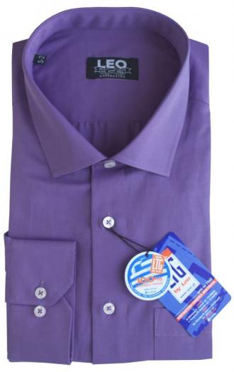 Μονόχρωμο μακρυμάνικο πουκάμισο σε κλασσική γραμμή και γαλλική ραφή.Εάν ψάχνεις ένα διαχρονικό ρούχο που να μην το επηρεάζουν οι εναλλαγές της μόδας ενώ ταυτόχρονα μπορεί να σου δώσει μεγάλο εύρος επιλογών όσο αφορά τους συνδυασμούς που μπορείς να συνθέσεις με αυτό, τότε μόλις βρήκες το προϊόν που σου ταιριάζει απόλυτα.Η αστείρευτη και συνεχώς εμπλουτιζόμενη παλέτα χρωμάτων θα σε παροτρύνει να το ταιριάξεις με ένα από τα κουστούμια σου για μια επίσημη εμφάνιση ενώ μπορείς με μεγάλη ευκολία να το προσθέσεις και στην καθημερινή σου γκαρνταρόμπα μιας και συνδυάζετε εξίσου εύκολα με παντελόνια τύπου τζιν και καπαρτινέ.Η προσθήκη του σκληρού κλασσικού κολάρου στον γιακά με την χρήση μπανέλας σου επιτρέπει να φορέσεις το συγκεκριμένο πουκάμισο με γραβάτα αλλά και χωρίς αυτή, σηκώνοντας τον γιακά σε όποια θέση επιθυμείς, για μια πιο casual εμφάνιση.Τέλος η λιτή γραμμή του ρούχου,η επιλογή των υλικών, αλλά και η προσεγμένη ραφή μας που εγγυάται η πείρα της εξειδίκευσής των 55 και πλέον ετών στην κατασκευή πουκαμίσων,υπόσχεται να αναδείξει όποιο σύνολο επιλέξεις να το συνδυάσεις ,κερδίζοντας τις εντυπώσεις.