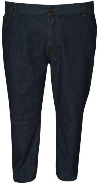 Μπορεί ίσως να μην το γνωρίζεις αλλά η ντουλάπα σου σίγουρα περιέχει ένα ρούχο που ποτέ δεν βγήκε εκτός μόδας από το 1850,οπότε και δημιουργήθηκε.Μιλάμε φυσικά για το κλασικό σταθερό τζιν παντελόνι αλλά και για όλες τις διαφορετικές μετέπειτα εφαρμογές του βαμβακερού τζιν υφάσματος,σε μια ευρεία γκάμα ρούχων.Η εξαιρετική αντοχή στις καταχρήσεις(ακόμα και σε ακραίες συνθήκες) ήταν ο πρωταρχικός λόγος της προτίμησης που έδειξε ο κόσμος σε αυτό,αλλά οι διαφορετικοί πειραματισμοί στις προσμίξεις των νημάτων και οι πολλές επεξεργασίες που επιδεχόταν σαν ύφασμα,καθιέρωσαν το denim ύφασμα στην θέση που βρίσκετε πλέον. Το σταθερό τζιν παντελόνι μεσαίου καβάλου της L.T.G είναι ένα ρούχο που σίγουρα θα