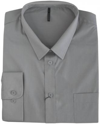 Μονόχρωμο μακρυμάνικο πουκάμισο σε κλασσική γραμμή.Εάν ψάχνεις ένα διαχρονικό ρούχο που να μην το επηρεάζουν οι εναλλαγές της μόδας ενώ ταυτόχρονα μπορεί να σου δώσει μεγάλο εύρος επιλογών όσο αφορά τους συνδυασμούς που μπορείς να συνθέσεις με αυτό, τότε μόλις βρήκες το προϊόν που σου ταιριάζει απόλυτα.Η αστείρευτη και συνεχώς εμπλουτιζόμενη παλέτα χρωμάτων θα σε παροτρύνει να το ταιριάξεις με ένα από τα κουστούμια σου για μια επίσημη εμφάνιση ενώ μπορείς με μεγάλη ευκολία να το προσθέσεις και στην καθημερινή σου γκαρνταρόμπα μιας και συνδυάζετε εξίσου εύκολα με παντελόνια τύπου τζιν και καπαρτινέ.Η προσθήκη του σκληρού κλασσικού κολάρου στον γιακά σου επιτρέπει να φορέσεις το συγκεκριμένο πουκάμισο με γραβάτα αλλά και χωρίς αυτή,για μια πιο casual εμφάνιση.Τέλος η λιτή γραμμή του ρούχου,η επιλογή των υλικών, αλλά και η προσεγμένη ραφή μας που εγγυάται η πείρα της εξειδίκευσής των 55 και πλέον ετών στην κατασκευή πουκαμίσων,υπόσχεται να αναδείξει όποιο σύνολο επιλέξεις να το συνδυάσεις ,κερδίζοντας τις εντυπώσεις.