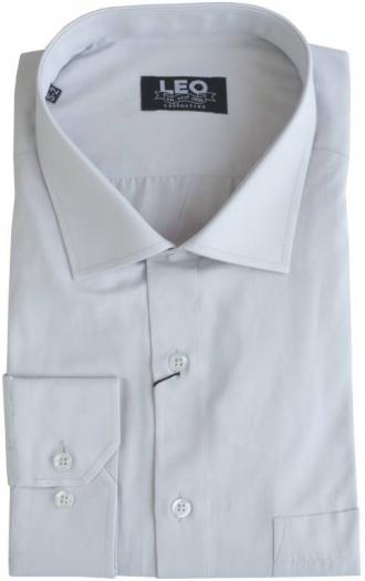 Μονόχρωμο μακρυμάνικο πουκάμισο σε κλασσική γραμμή και γαλλική ραφή.Εάν ψάχνεις ένα διαχρονικό ρούχο που να μην το επηρεάζουν οι εναλλαγές της μόδας ενώ ταυτόχρονα μπορεί να σου δώσει μεγάλο εύρος επιλογών όσο αφορά τους συνδυασμούς που μπορείς να συνθέσεις με αυτό, τότε μόλις βρήκες το προϊόν που σου ταιριάζει απόλυτα.Η αστείρευτη και συνεχώς εμπλουτιζόμενη παλέτα χρωμάτων θα σε παροτρύνει να το ταιριάξεις με ένα από τα κουστούμια σου για μια επίσημη εμφάνιση ενώ μπορείς με μεγάλη ευκολία να το προσθέσεις και στην καθημερινή σου γκαρνταρόμπα μιας και συνδυάζετε εξίσου εύκολα με παντελόνια τύπου τζιν και καπαρτινέ.Η προσθήκη του σκληρού κλασσικού κολάρου στον γιακά με την χρήση μπανέλας σου επιτρέπει να φορέσεις το συγκεκριμένο πουκάμισο με γραβάτα αλλά και χωρίς αυτή, σηκώνοντας τον γιακά σε όποια θέση επιθυμείς, για μια πιο casual εμφάνιση.Τέλος η λιτή γραμμή του ρούχου,η επιλογή των υλικών, αλλά και η προσεγμένη ραφή μας που εγγυάται η πείρα της εξειδίκευσής των 55 και πλέον ετών στην κατασκευή πουκαμίσων,υπόσχεται να αναδείξει όποιο σύνολο επιλέξεις να το συνδυάσεις ,κερδίζοντας τις εντυπώσεις.