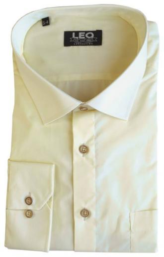 Μονόχρωμο μακρυμάνικο πουκάμισο σε κλασσική γραμμή και γαλλική ραφή.Εάν ψάχνεις ένα διαχρονικό ρούχο που να μην το επηρεάζουν οι εναλλαγές της μόδας ενώ ταυτόχρονα μπορεί να σου δώσει μεγάλο εύρος επιλογών όσο αφορά τους συνδυασμούς που μπορείς να συνθέσεις με αυτό, τότε μόλις βρήκες το προϊόν που σου ταιριάζει απόλυτα.Η αστείρευτη και συνεχώς εμπλουτιζόμενη παλέτα χρωμάτων θα σε παροτρύνει να το ταιριάξεις με ένα από τα κουστούμια σου για μια επίσημη εμφάνιση ενώ μπορείς με μεγάλη ευκολία να το προσθέσεις και στην καθημερινή σου γκαρνταρόμπα μιας και συνδυάζετε εξίσου εύκολα με παντελόνια τύπου τζιν και καπαρτινέ.Η προσθήκη του σκληρού κλασσικού κολάρου στον γιακά με την χρήση μπανέλας σου επιτρέπει να φορέσεις το συγκεκριμένο πουκάμισο με γραβάτα αλλά και χωρίς αυτή, σηκώνοντας τον γιακά σε όποια θέση επιθυμείς, για μια πιο casual εμφάνιση.Τέλος η λιτή γραμμή του ρούχου,η επιλογή των υλικών, αλλά και η προσεγμένη ραφή μας που εγγυάται η πείρα της εξειδίκευσής των 55 και πλέον ετών στην κατασκευή πουκαμίσων,υπόσχεται να αναδείξει όποιο σύνολο επιλέξεις να το συνδυάσεις ,κερδίζοντας τις εντυπώσεις.