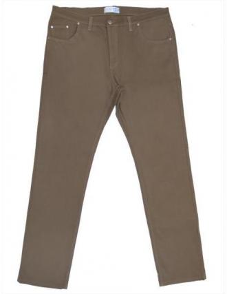 Πεντάτσεπο ελαστικό καπαρτινέ παντελόνι μεσαίου καβάλου.Η επεξεργασία sanforized που υφίσταται το πανί εγγυάται εξαιρετική απαλότητα και αντοχή των χρωμάτων καθώς επίσης και αντοχή στο μπάσιμο κατά την διάρκεια του πλυσίματος. Η χρήση ελαστίνης προσφαίρει άνεση στην κίνηση και άψογη εφαρμογή.