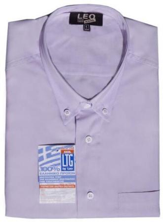 Μονόχρωμο πουκάμισο κοντομάνικο.Το πουκάμισο έχει μία τσέπη στο ύψος του στήθους και κουμπί στον γιακά.