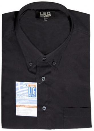 Μονόχρωμο πουκάμισο κοντομάνικο.Το πουκάμισο έχει μία τσέπη στο ύψος του στήθους και κουμπί στον γιακά.