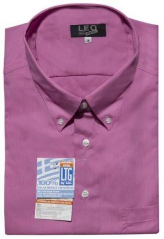 Μονόχρωμο πουκάμισο κοντομάνικο.Το πουκάμισο έχει μία τσέπη στο ύψος του στήθους και κουμπί στον γιακά.