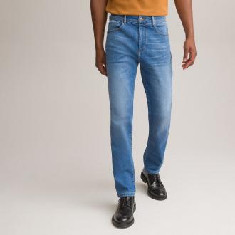 Περιγραφή: - Παντελόνι regular jeans - Κανονική μέση - Πατιλέτα με φερμουάρ - Μεταλλικό κουμπί, φερμουάρ και πριτσίνια - Ετικέτα από συνθετικό δέρμα - Ecowash: αυτό το προϊόν έχει πλυθεί με ήπια χημικά προϊόντα που δεν επιβαρύνουν το περιβάλλον, καταναλώνοντας λιγότερο νερό και ενέργεια. - Μήκος καβάλου 81 εκ., φάρδος στα μπατζάκια 19 εκ.Σύνθεση και συντήρηση: - 98% βαμβάκι, 2% ελαστάνη - Πλύσιμο στους 40°C στο πρόγραμμα για ευαίσθητα - Σιδέρωμα σε μέτρια θερμοκρασία - Απαγορεύεται το στεγνωτήριο - Απαγορεύεται το στεγνό καθάρισμαΥπεύθυνη επιλογή - Επιλέγοντας ένα προϊόν με ειδική τεχνική ξεβάμματος φιλική για το περιβάλλον, γίνεστε υπεύθυνος καταναλωτής. Η βιώσιμη τεχνική ξεβάμματος έχει σημαντικά μειωμένη κατανάλωση νερού σε σχέση με την κλασική τεχνική για τον ίδιο σκοπό. Μικρότερη επιβάρυνση του πλανήτη για μόδα με υπευθυνότητα.