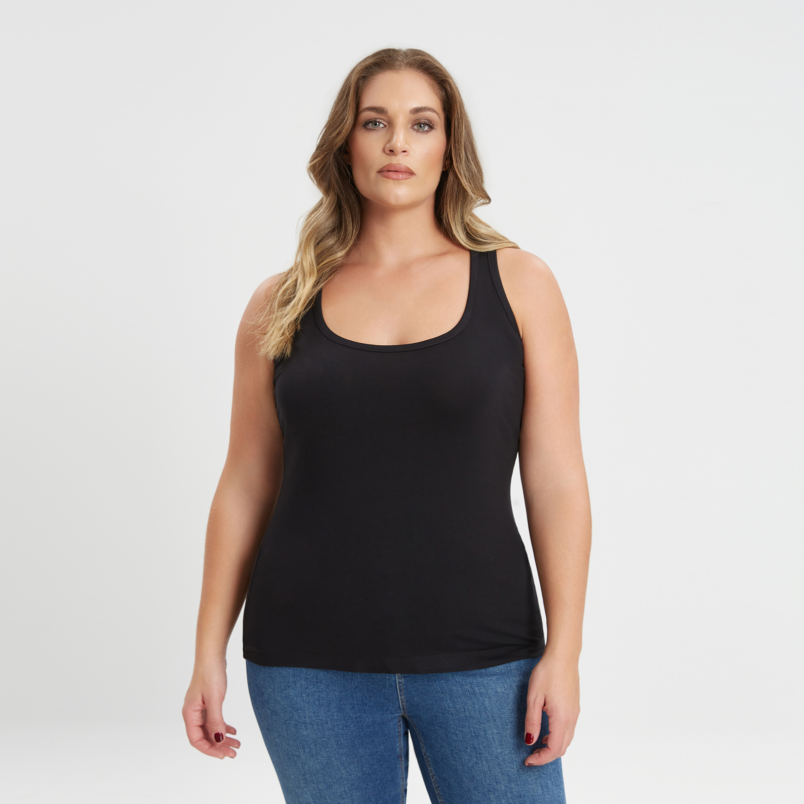 ● Ελαστική βισκόζη ● Bodycon εφαρμογή ● Φαρδιές τιράντες Μήκος (κέντρο της πλάτης): 60 εκ 95%VISCOSE 5%ELASTANE Το μοντέλο έχει ύψος 1,79 εκ. και φοράει S/Μ Made in Greece