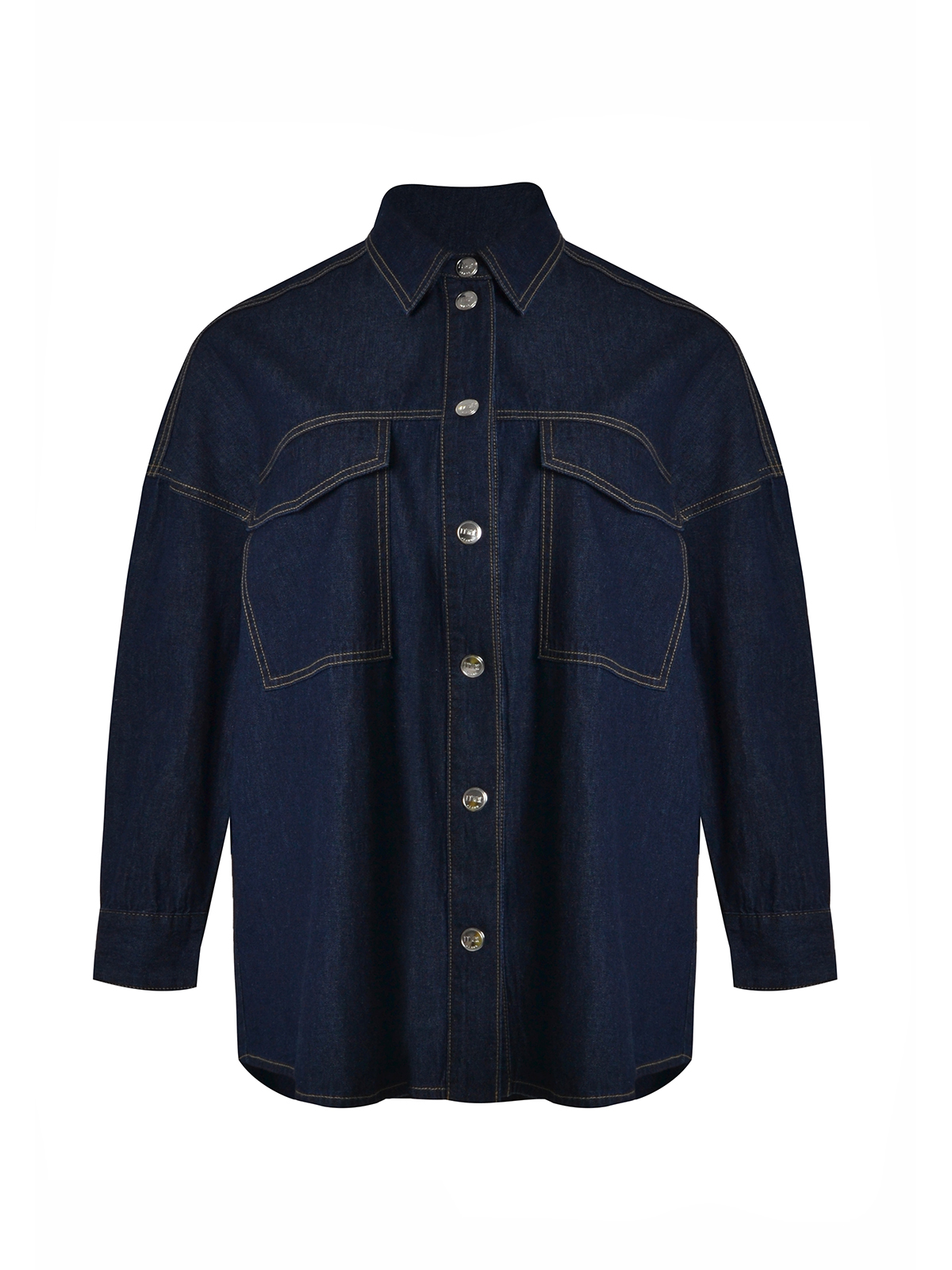 Σύγχρονο denim πουκάμισο με oversized γραμμή και utility-inspired λεπτομέρειες. Φτιαγμένο από 100% βαμβάκι για σταθερή αλλά άνετη εφαρμογή, διαθέτει statement μπροστινές τσέπες και contrast γαζιά που αναδεικνύουν τον μοντέρνο χαρακτήρα του. Φοριέται ως πουκάμισο ή ως ελαφρύ layering κομμάτι για effortless styling όλη τη σεζόν. ● 100% βαμβακερό denim ύφασμα ● Oversized εφαρμογή για relaxed σιλουέτα ● Utility patch τσέπες μπροστά ● Contrast γαζιά για δυναμικό αποτέλεσμα ● Κλείσιμο με κουμπιά ● Φοριέται μόνο του ή ως overshirt 100%COTTON Το μοντέλο έχει ύψος 1,84 εκ. και φοράει S/M