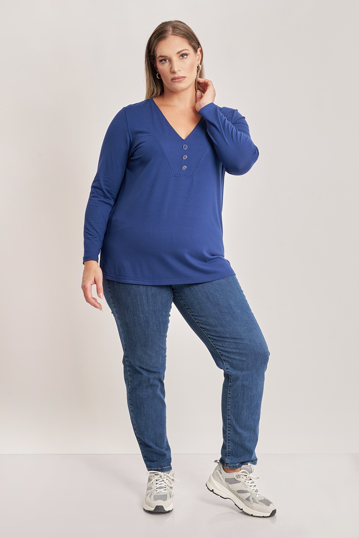 Ελαστικό τζιν κολάν jeggings από ελαστικό denim σε σύμμεικτο βαμβάκι. Ελαστική μέση που αγκαλιάζει τη σιλουέτα. Διακοσμητικές τσέπες στην μπροστά και πίσω όψη. Το παντελόνι που θα λατρέψετε να φοράτε από το πρωί ως το βράδυ με άνεση. Το μοντέλο έχει ύψος 180 εκ, στήθος 107, μέση 95, περιφέρεια 122 και φοράει το μέγεθος S
