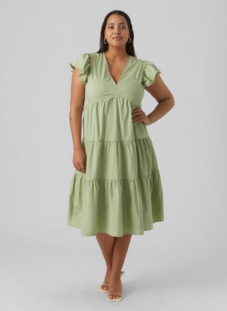 Φόρεμα σε υπέροχο φυστικί χρώμα από βαμβάκι με V λαιμόκοψη. Άνετο και σούπερ στιλάτο, αποτελεί ιδανική επιλογή για κάθε περίσταση!