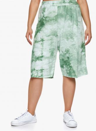 Βερμούδα από baby φουτερ με λάστιχο στην μέση σε άνετη και φαρδιά γραμμή σε ένα υπέροχο tie dye με αποχρώσεις του πράσινου και του λευκού. Συνδυάστε την με ένα t-shirt για τις καθημερινές σας εξορμήσεις!