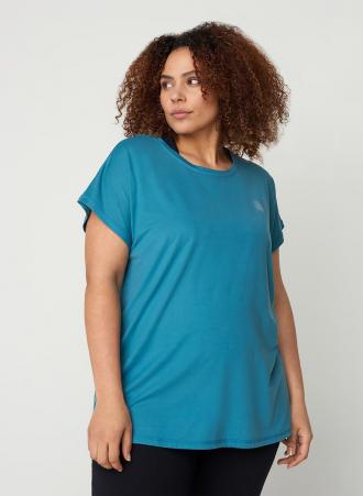 Ελαστικό μπλε t-shirt ελαστικό με στρογγυλή λαιμόκοψη και άνετη γραμμή. Συνδυάζετε άψογα με αθλητικά κολάν για κάθε σας εμφάνιση. Το μάκρος του από την ραφή του ώμου είναι περίπου 72 εκατοστά.ΠΡΟΣΟΧΗ: Στα είδη Zizzi, το ταμπελάκι του ρούχου που θα παραλάβετε, θα αναγράφει τα μεγέθη S (Ευρωπαϊκό 42-44), M (Ευρωπαϊκό 46-48), L (Ευρωπαϊκό 50-52) και XL (Ευρωπαϊκό 54-56). Έχει γίνει αντιστοιχία μεγεθών σύμφωνα με τον οδηγό μεγεθών του Maniags.gr.