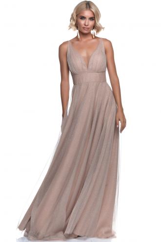  Μάξι Λαμπερό Φόρεμα Με Layering. Το Επάνω Μέρος Είναι Από Τούλι Με Glitter Που Του Χαρίζει Μια Υπέροχη Λάμψη. Ένα Βραδινό Φόρεμα Που Τονίζει Τη Θηλυκότητα Με Σέξι Διάθεση. Διαθέσιμο Σε Nude Μπεζ Νέα Κολλεξιόν Σε Βραδινά Τουαλέτες Φορέματα 