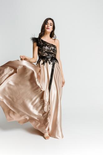 Βραδινό φόρεμα μάξι με έναν ώμο, Μπούστο διακομσημένο διακριτικά με φτερά και μαύρη πούλια. Μοναδικό για μια THEATRAL εμφάνιση που δε θα ξεχαστει 
