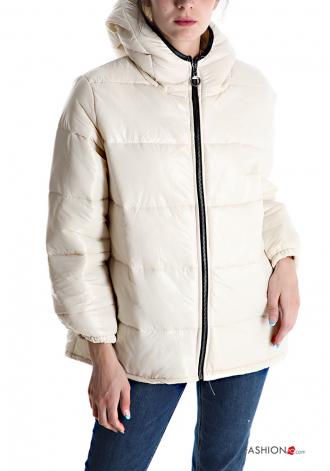 ΠεριγραφήPuffer Jacket με τσέπες με φερμουάρΣύνθεση:Nylon: 100%Φθινόπωρο-ΧειμώναςΤο μοντέλο έχει ύψος 170 cm