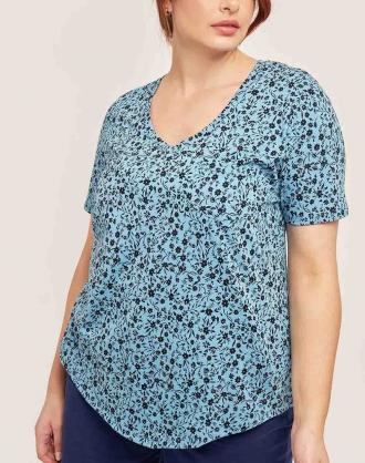 Μπλούζα με floral μοτίβο, σε Plus Size γραμμή. Διαθέτει κοντό μανίκι, τσέπη τύπου patch στο στήθος και στρογγυλεμένο τελείωμα (Σύνθεση: 100% Βαμβάκι)