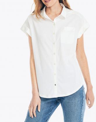 Γυναικείο πουκάμισο με κοντό μανίκι, σε άνετη γραμμή, μονόχρωμο με κλασσικό γιακά, τσεπάκι στο στήθος και κλείσιμο με κουμπιά. (Σύνθεση: 100% Βαμβάκι)