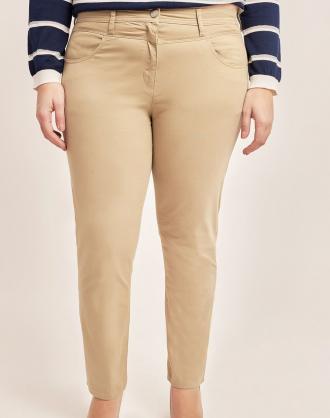 Γυναικείο παντελόνι σε κανονική εφαρμογή, κλείσιμο με φερμουάρ και κουμπί , διαθέτει τσέπες στη μπροστινή και πίσω όψη. ( Σύνθεση: 97% Βαμβάκι, 3% Ελαστάνη )
