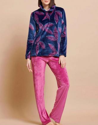 Γυναικεία fleece πυτζάμα, σε κανονική γραμμή, μακρυμάνικη, εμπριμέ, με ψηλή λαιμόκοψη με κουμπάκια και μονόχρωμο παντελόνι. (Σύνθεση: 100% Πολυεστέρας)