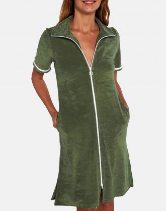Γυναικείο φόρεμα θαλάσσης, κοντομάνικο, με πετσετέ υφή, πλαϊνές τσέπες και κλείσιμο κατά μήκος με φερμουάρ. (Σύνθεση: 80% Βαμβάκι, 20% Πολυεστέρας)