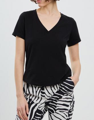 Γυναικεία t-shirt, σε κανονική γραμμή, κοντομάνικη, με V λαιμόκοψη και σήμανση λογότυπου στο μανίκι. (Σύνθεση: 100% Βαμβάκι)