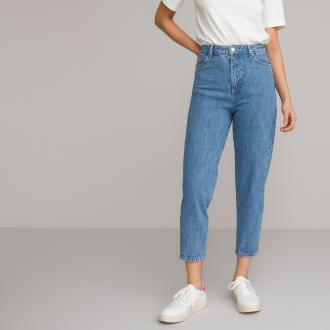 Ένα τζιν mom fit, εμπνευσμένο από τη δεκαετία του 80, απαραίτητο κομμάτι της γκαρνταρόμπας σας. Μας αρέσει το κοντό μήκος του που δίνει στυλ στο ντύσιμο. Όπως και η cool casual γραμμή του.Περιγραφή - Παντελόνι mom fit jeans - ΨηλόμεσοΔιαστάσεις για το μέγεθος 38/M - Μήκος καβάλου: 66 εκ. - Φάρδος στα μπατζάκια: 16 εκ. Σύνθεση και συντήρηση: - 100% βαμβάκι - Πλύσιμο στο πλυντήριο στους 30°C - Σιδέρωμα σε μέτρια θερμοκρασία - Απαγορεύεται το στεγνωτήριο - Απαγορεύεται το στεγνό καθάρισμα